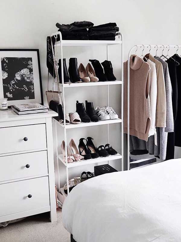 quando o quarto for muito pequeno, transforme tudo numa coisa só, ou seja, faça do seu quarto o seu closet!