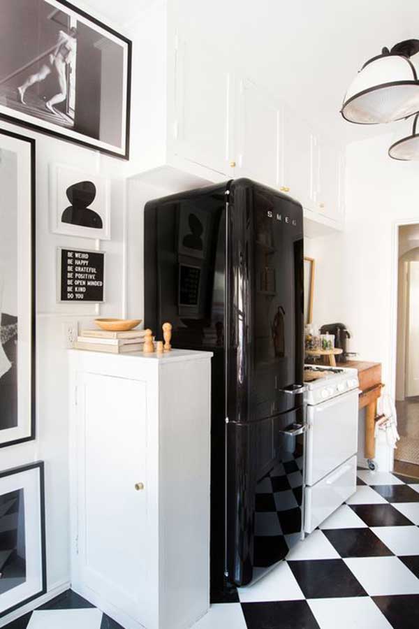 geladeira preta Geladeira preta.