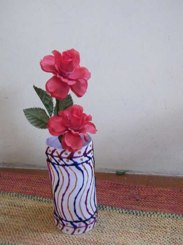 para flores Vaso de garrafa pet com flores verdadeiras.