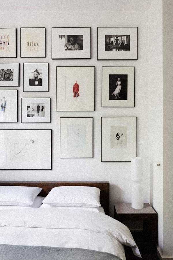 quadros preto branco diferentes Vários quadros com moldura e estilo minimalista trazem retratos de um fotógrafo, de forma que o excesso não compromete a decoração