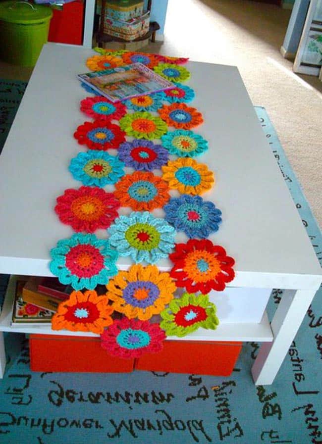 Caminho de Mesa Com flores 6 Flores coloridas para alegrar a mesa.