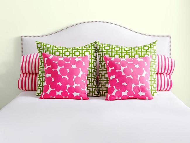 almofadas coloridas na cama 1 Inspiração com almofadas coloridas.