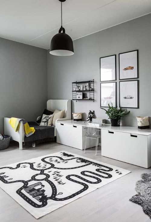 cinza com tapetes Cinza e branco com decoração tema carros mais sóbria