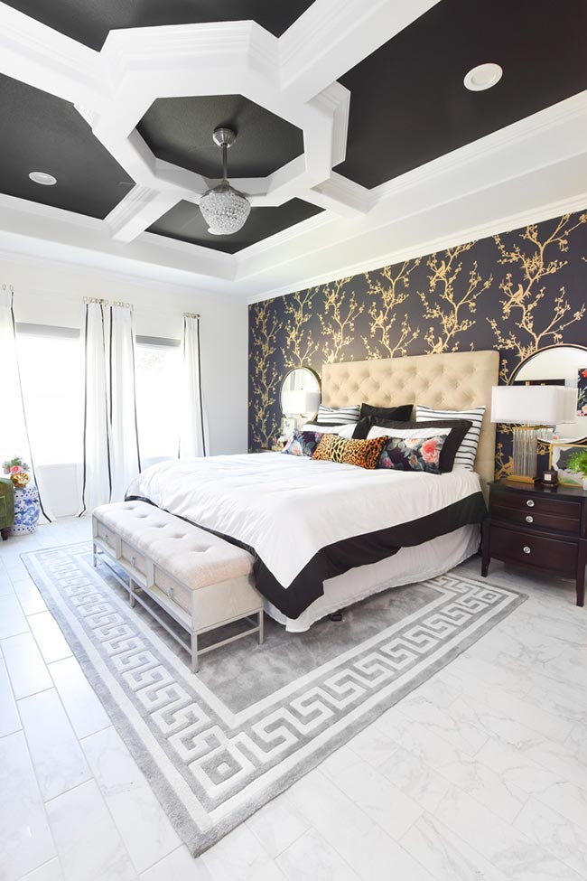 Quarto preto e branco com rebaixamento de gesso.