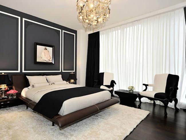 Decoração clássica com lustre de luxo.