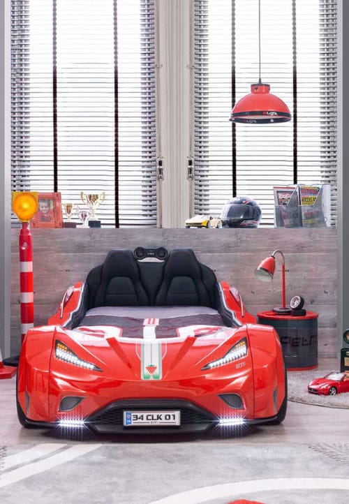 tema carrinho Quarto de menino vermelho e cinza com tema carrinho