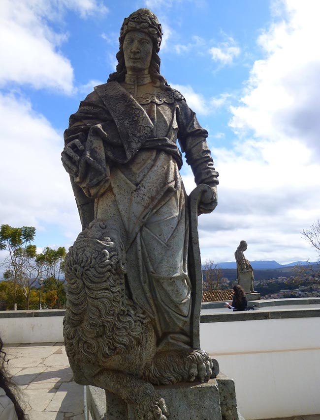 Aleijadinho Estátua esculpida por Aleijadinho.