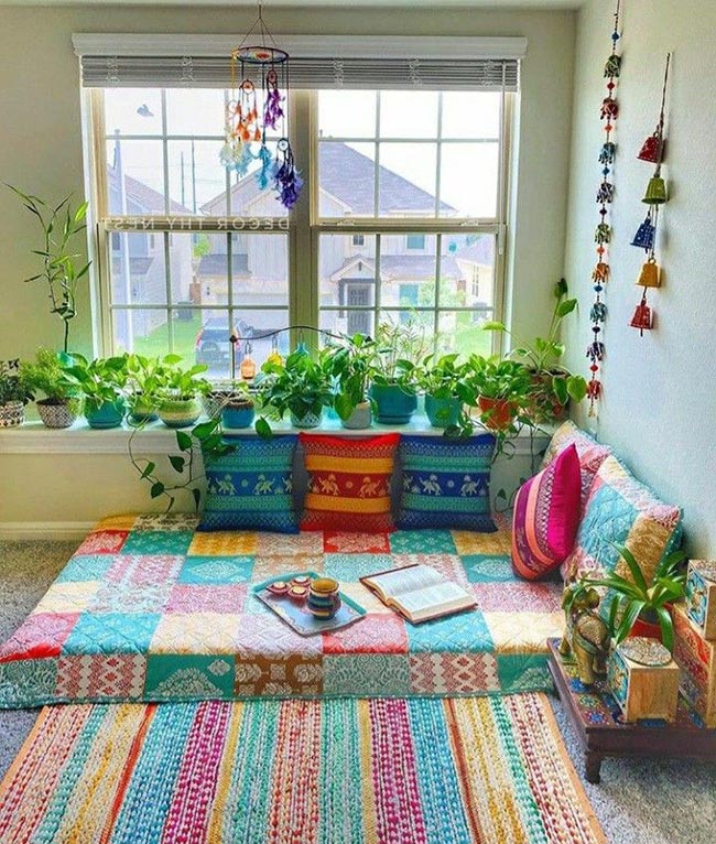 Elementos naturais tem sua vez neste estilo 1 Decoração colorida com plantas e texturas.