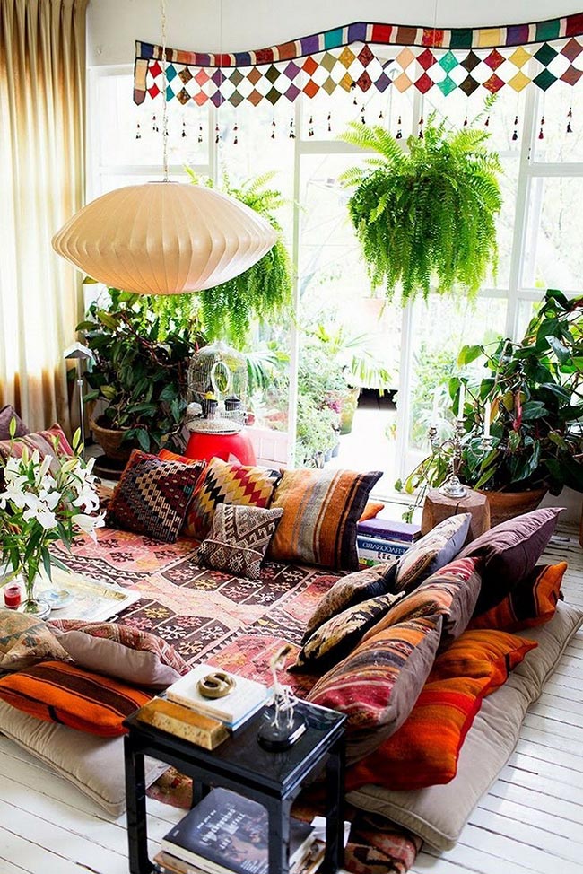 Elementos naturais tem sua vez neste estilo 3 Decoração indiana tradicional colorida.