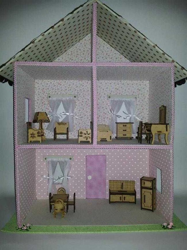 Modelo artesanal feita com papelão.