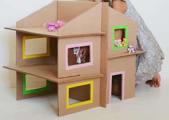 Modelo artesanal feita com papelão.