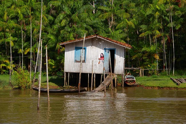 Amazonia 1 Palafita amazônica.