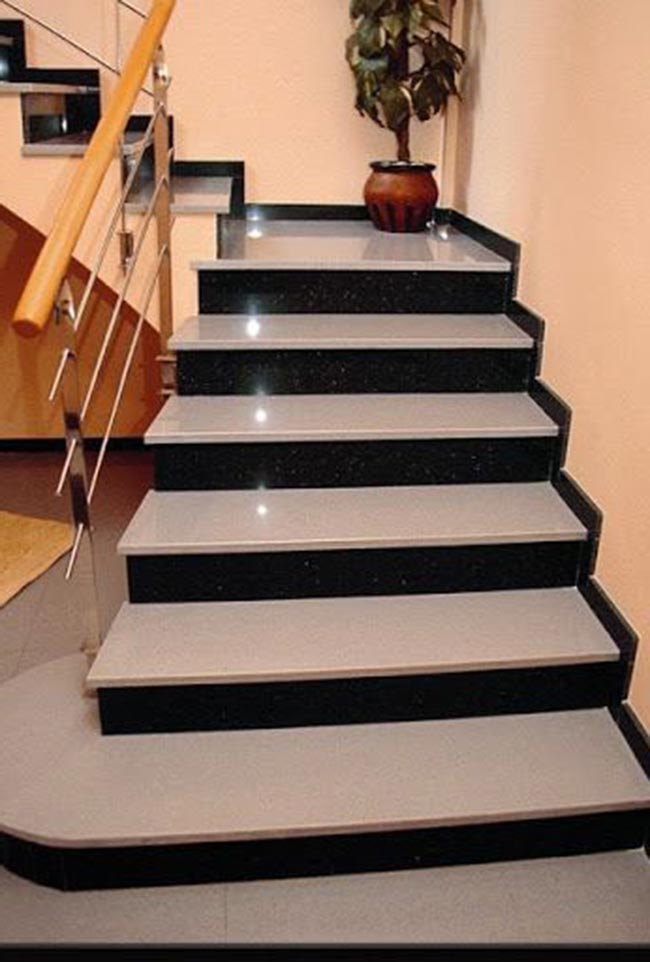 Escadas de granilite 6 Cinza claro com preto.