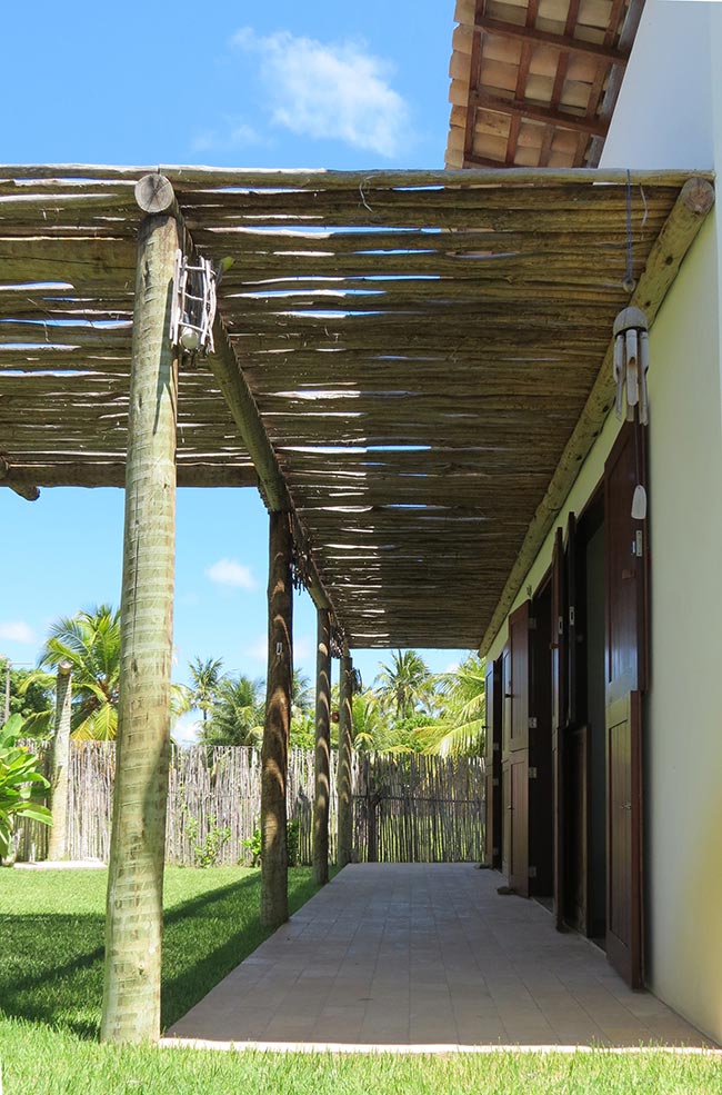 Inspiracao no Jardim 2 Pergolado grande para fazer sombra na varanda.
