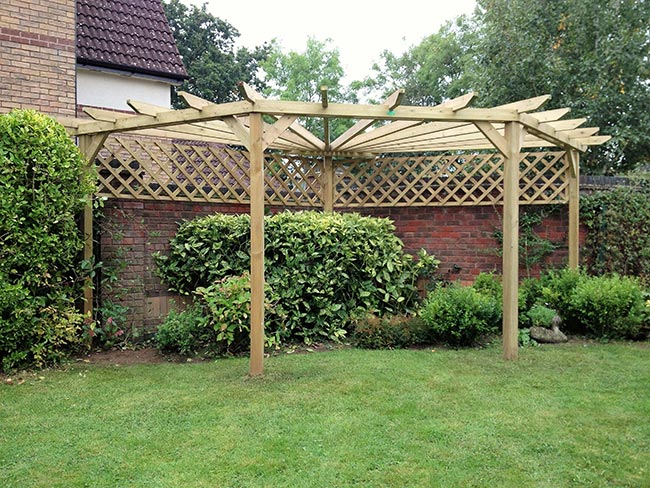 Pergolado de Canto 2 Modelo grande com jardim.