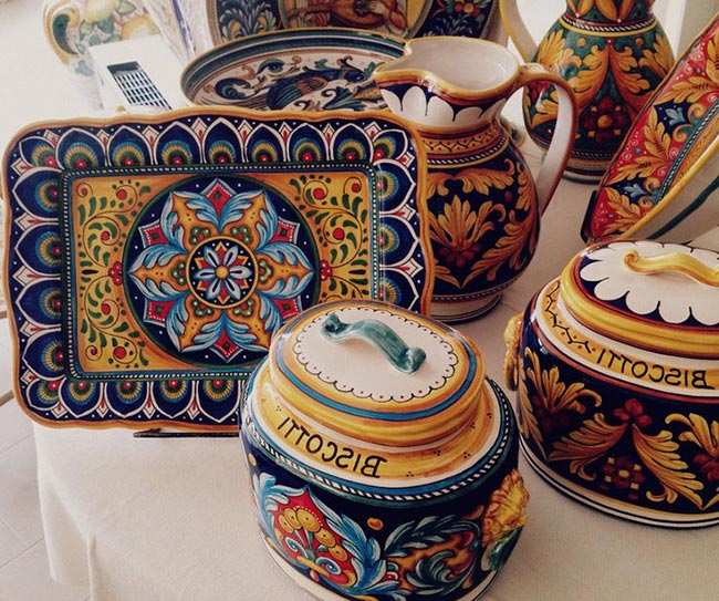 Ceramica Colorida Peças de cerâmica decorativas.
